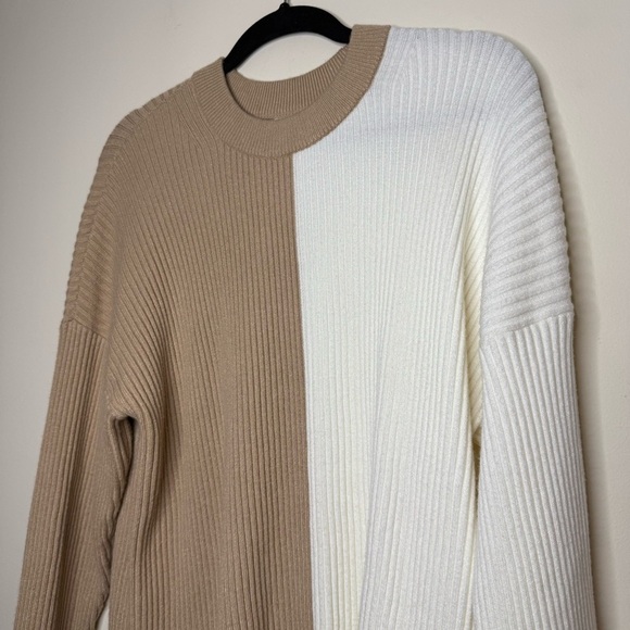 ABERCROMBIE + FITCH Soft Af Collection Cozy Ribbed Two Toned Color Block Sweater - Picture 3 of 10